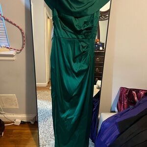 Elegant Betsy & Adam Green Satin Evening Dress